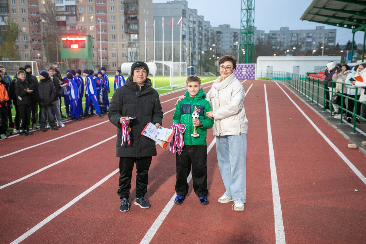 Антон Кольцов: Победителям открытого городского турнира по мини-футболу среди юношеских команд 2012-2014 годов рождения вручили заслуженные кубки и медали Антон Кольцов: Победителям открытого городского турнира по мини-футболу среди юношеских команд 2012-2014 годов рождения вручили заслуженные кубки и медали