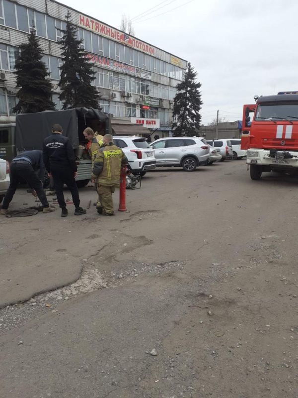Аварийная бригада Ленобласти провела ремонт пожарных гидрантов в Енакиево Аварийная бригада Ленобласти провела ремонт пожарных гидрантов в Енакиево