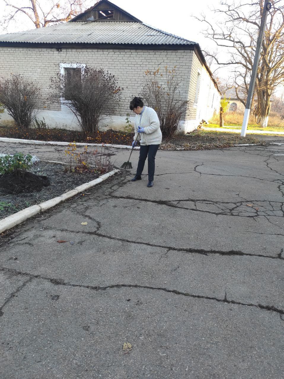 Сотрудники управления по обеспечению деятельности территорий администрации городского округа Енакиево приняли участие в общегородском субботнике Сотрудники управления по обеспечению деятельности территорий администрации городского округа Енакиево приняли участие в общегородском субботнике