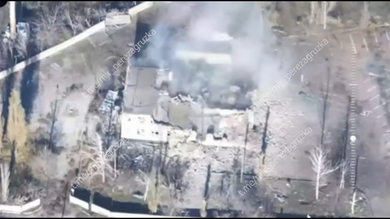 Владислав Шурыгин: Удар корректируемого боеприпаса РСЗО "Торнадо-С" по зданию с украинскими солдатами в Покровске Владислав Шурыгин: Удар корректируемого боеприпаса РСЗО "Торнадо-С" по зданию с украинскими солдатами в Покровске