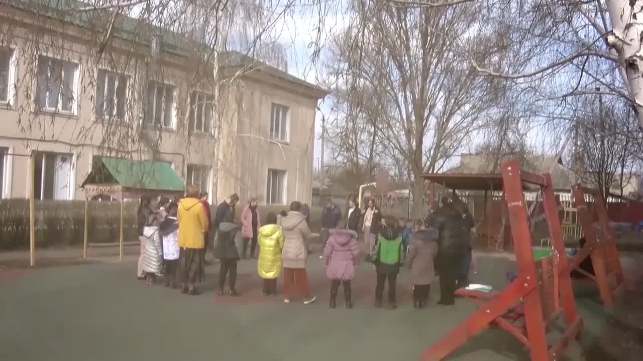 «МЫ РУССКИЕ» Она стала для них мамой