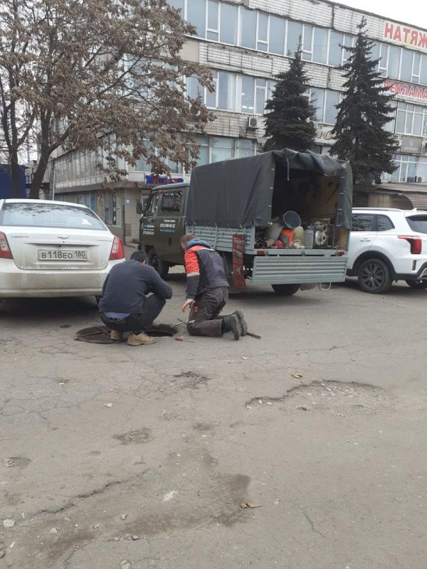 Аварийная бригада Ленобласти провела ремонт пожарных гидрантов в Енакиево Аварийная бригада Ленобласти провела ремонт пожарных гидрантов в Енакиево