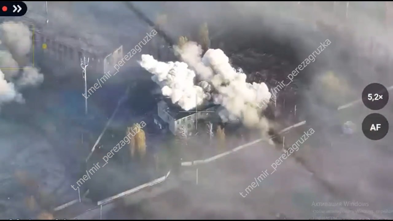 Владислав Шурыгин: Удар корректируемого боеприпаса РСЗО "Торнадо-С" по зданию с украинскими солдатами в Покровске Владислав Шурыгин: Удар корректируемого боеприпаса РСЗО "Торнадо-С" по зданию с украинскими солдатами в Покровске