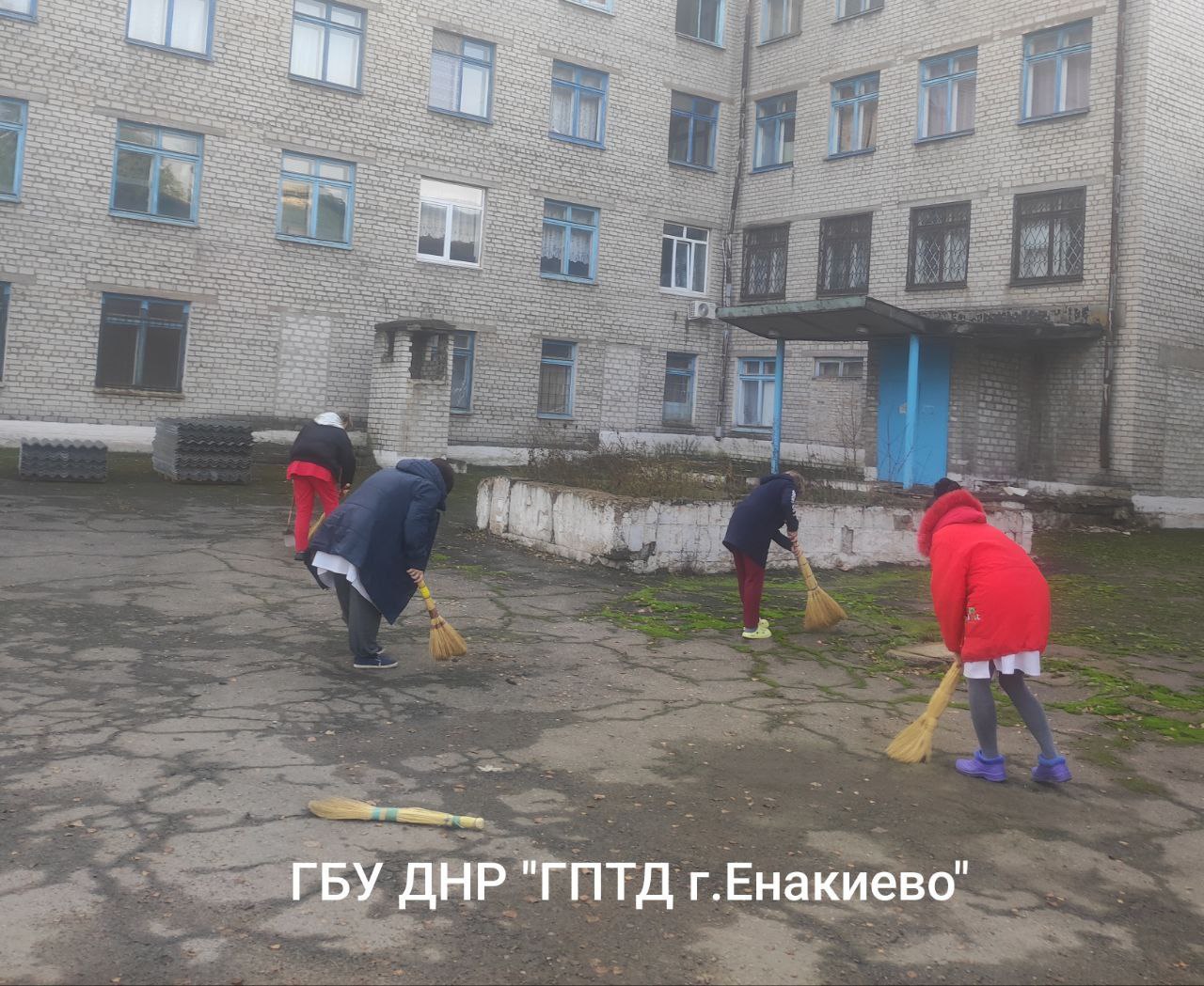 Работники учреждений здравоохранения приняли участие в общегородском субботнике