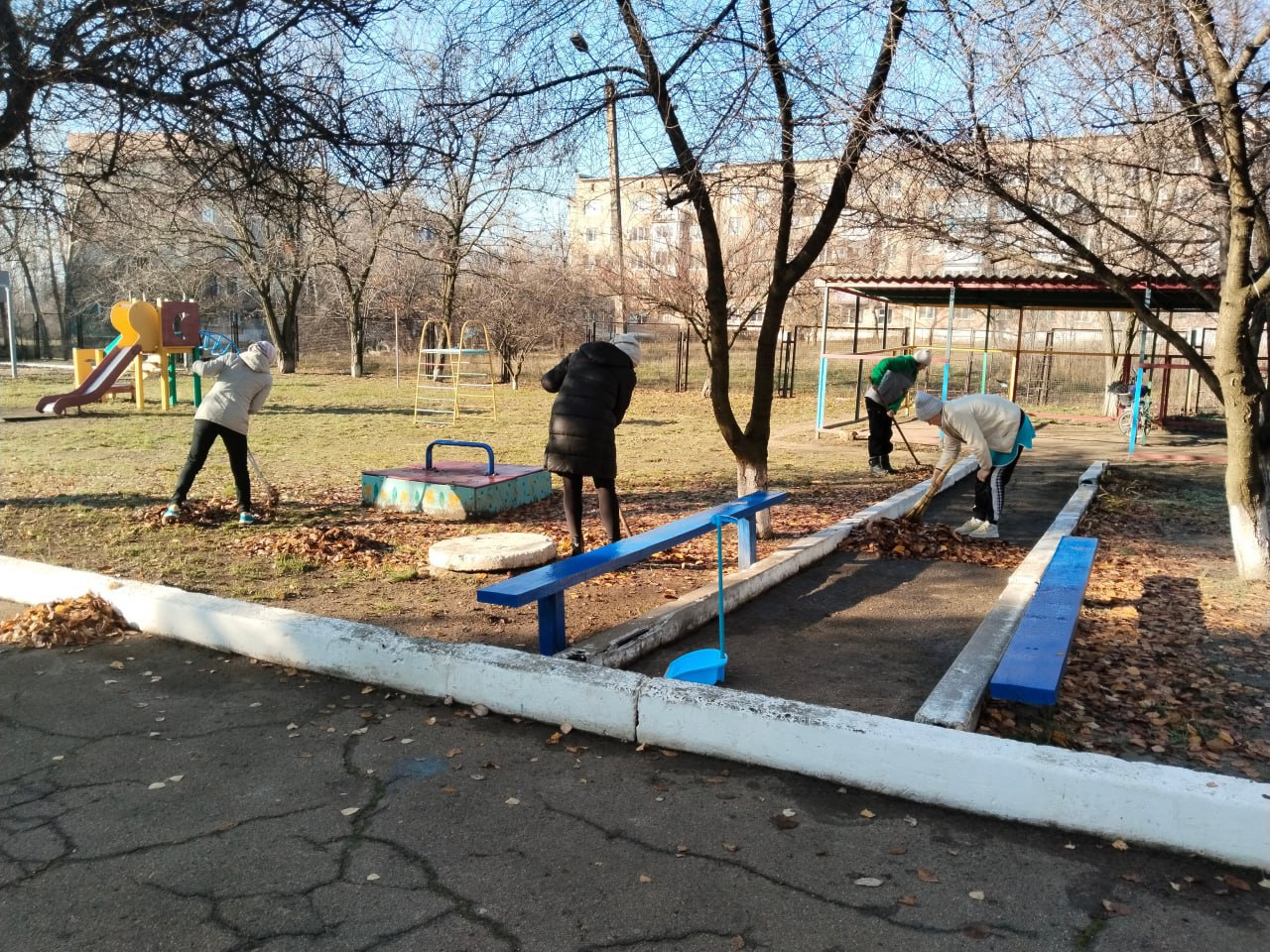 Игорь Мартынов: Образовательные учреждения городского округа Енакиево приняли участие в общегородском субботнике Игорь Мартынов: Образовательные учреждения городского округа Енакиево приняли участие в общегородском субботнике