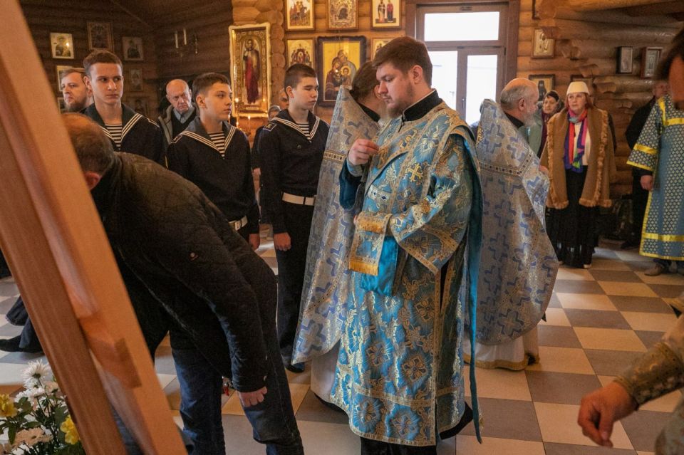 Антон Кольцов: Мариуполь получил в дар чтимую икону Божией Матери «Августовская Победа» Антон Кольцов: Мариуполь получил в дар чтимую икону Божией Матери «Августовская Победа»