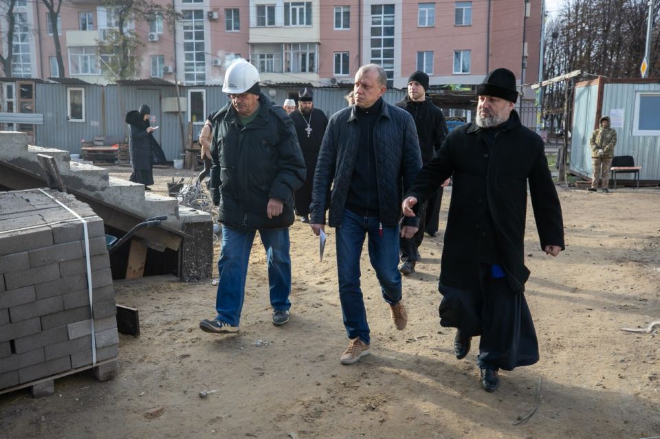 Антон Кольцов: Мариуполь получил в дар чтимую икону Божией Матери «Августовская Победа» Антон Кольцов: Мариуполь получил в дар чтимую икону Божией Матери «Августовская Победа»