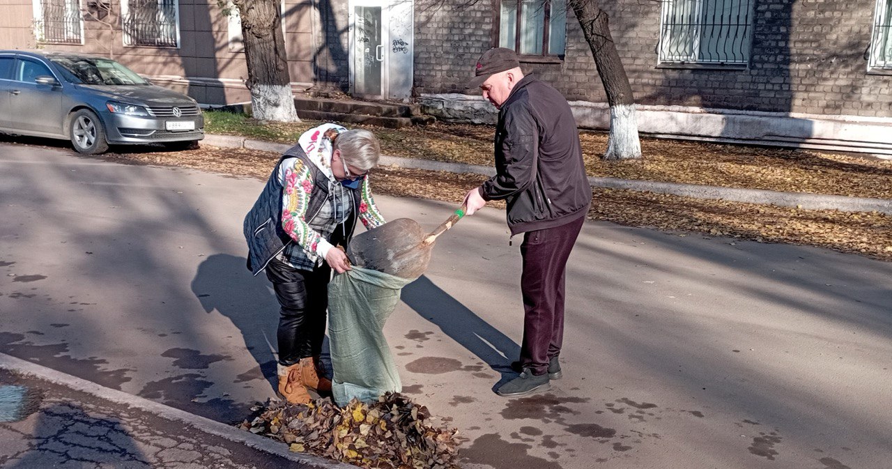 Игорь Мартынов: Работники учреждений культуры городского округа Енакиево приняли участие в общегородском субботнике Игорь Мартынов: Работники учреждений культуры городского округа Енакиево приняли участие в общегородском субботнике