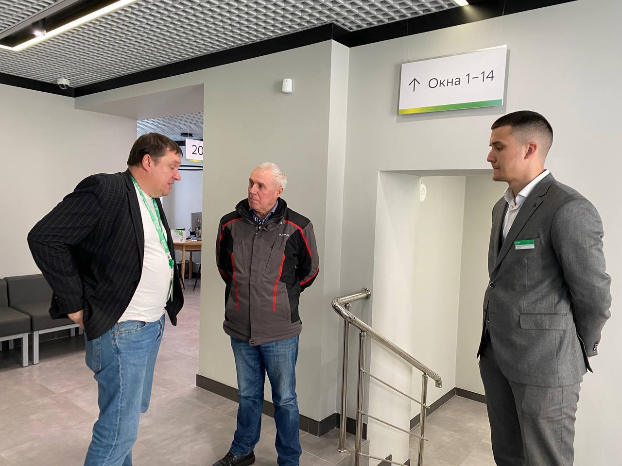 Евгений Поплавский: В ходе рабочего визита ознакомился с работой офиса Сбера в Харцызске, который находится на улице Вокзальной Евгений Поплавский: В ходе рабочего визита ознакомился с работой офиса Сбера в Харцызске, который находится на улице Вокзальной