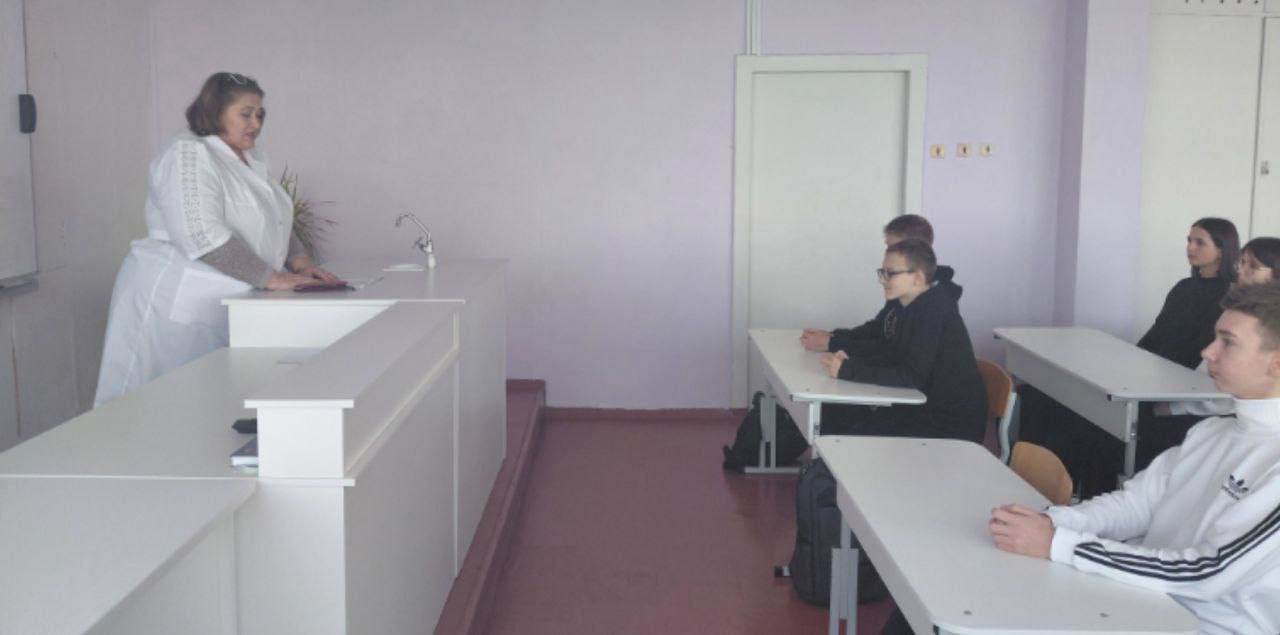 В рамках проекта «Здоровое будущее», для учащихся ГБОУ «Школа №3 Ясиноватского муниципального округа» прошла информативная лекция на тему переходного возраста при участии врача-гинеколога Ясиноватской Центральной Районной...