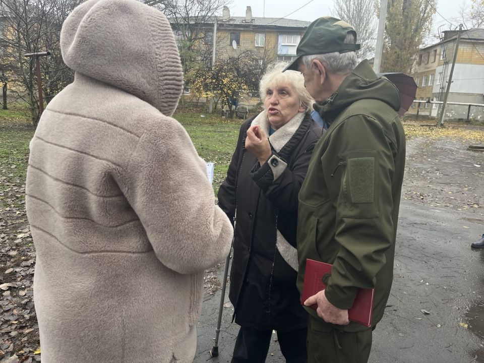 Секретарь #Комитет_по_природопользованию_экологии_недрам_и_природным_ресурсам Александр Мальков провел сход граждан в Пролетарском районе Донецка Секретарь #Комитет_по_природопользованию_экологии_недрам_и_природным_ресурсам Александр Мальков провел сход граждан в Пролетарском районе Донецка