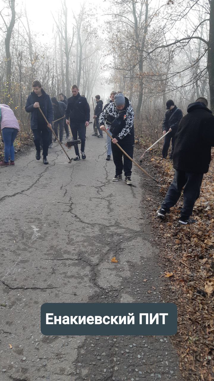 Студенты и сотрудники средних специальных учебных заведений приняли участие в общегородском субботнике Студенты и сотрудники средних специальных учебных заведений приняли участие в общегородском субботнике