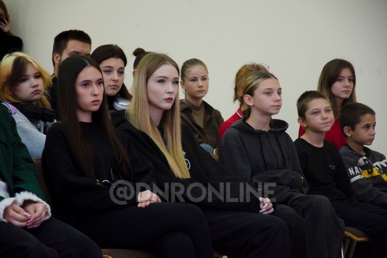 Герой России Максим Шоломов встретился с молодежью республики Герой России Максим Шоломов встретился с молодежью республики