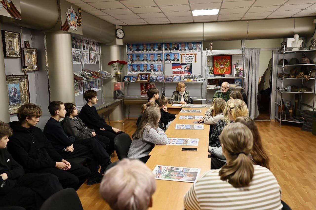 В Ждановке ветеран боевых действий провел урок мужества В Ждановке ветеран боевых действий провел урок мужества