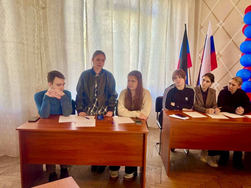 «Знатоки» покоряют ораторскую арену «Знатоки» покоряют ораторскую арену