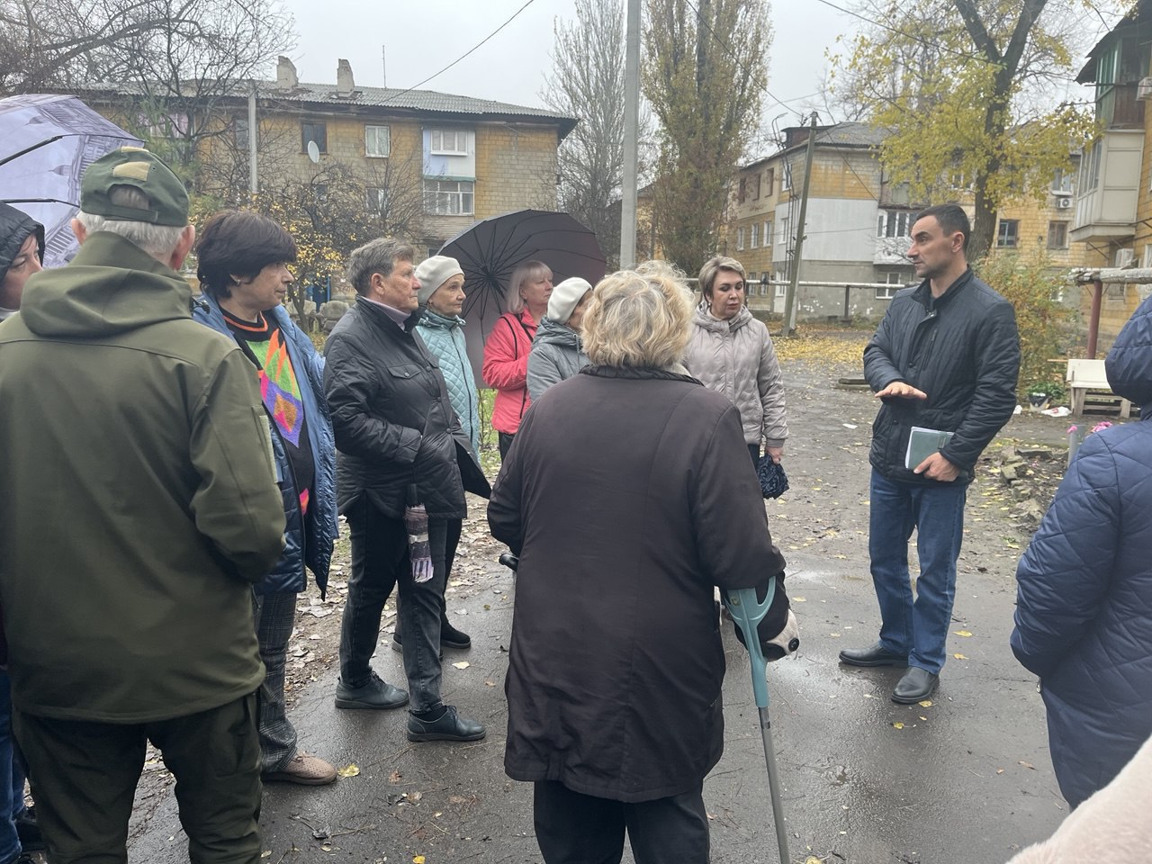 Секретарь #Комитет_по_природопользованию_экологии_недрам_и_природным_ресурсам Александр Мальков провел сход граждан в Пролетарском районе Донецка