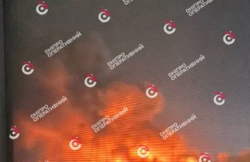 Ночная работа БПЛА Герань в промзоне Днрпропетровска, в результате прилетов огромный пожар