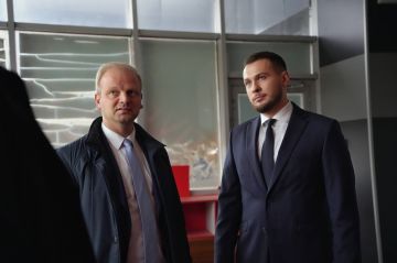 Кирилл Макаров: Вместе с Управляющим Головным отделением Сбербанка по ДНР Евгением Серяпиным осмотрели спортивный комплекс «Дружба»