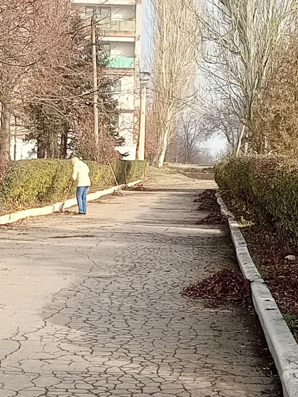 Сотрудники управления по обеспечению деятельности территорий администрации городского округа Енакиево приняли участие в общегородском субботнике Сотрудники управления по обеспечению деятельности территорий администрации городского округа Енакиево приняли участие в общегородском субботнике