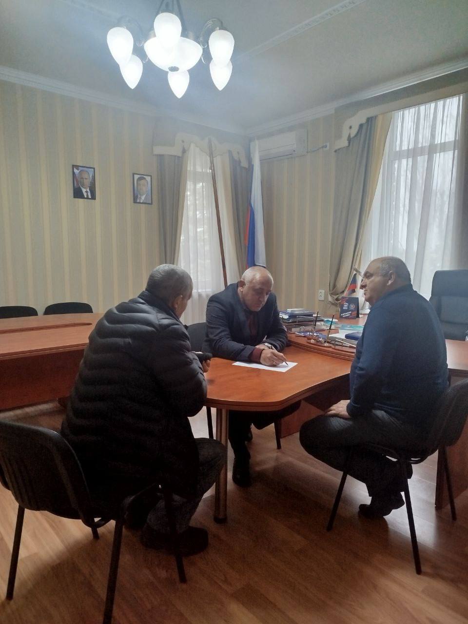 Работа с обращениями граждан – приоритет в деятельности депутата