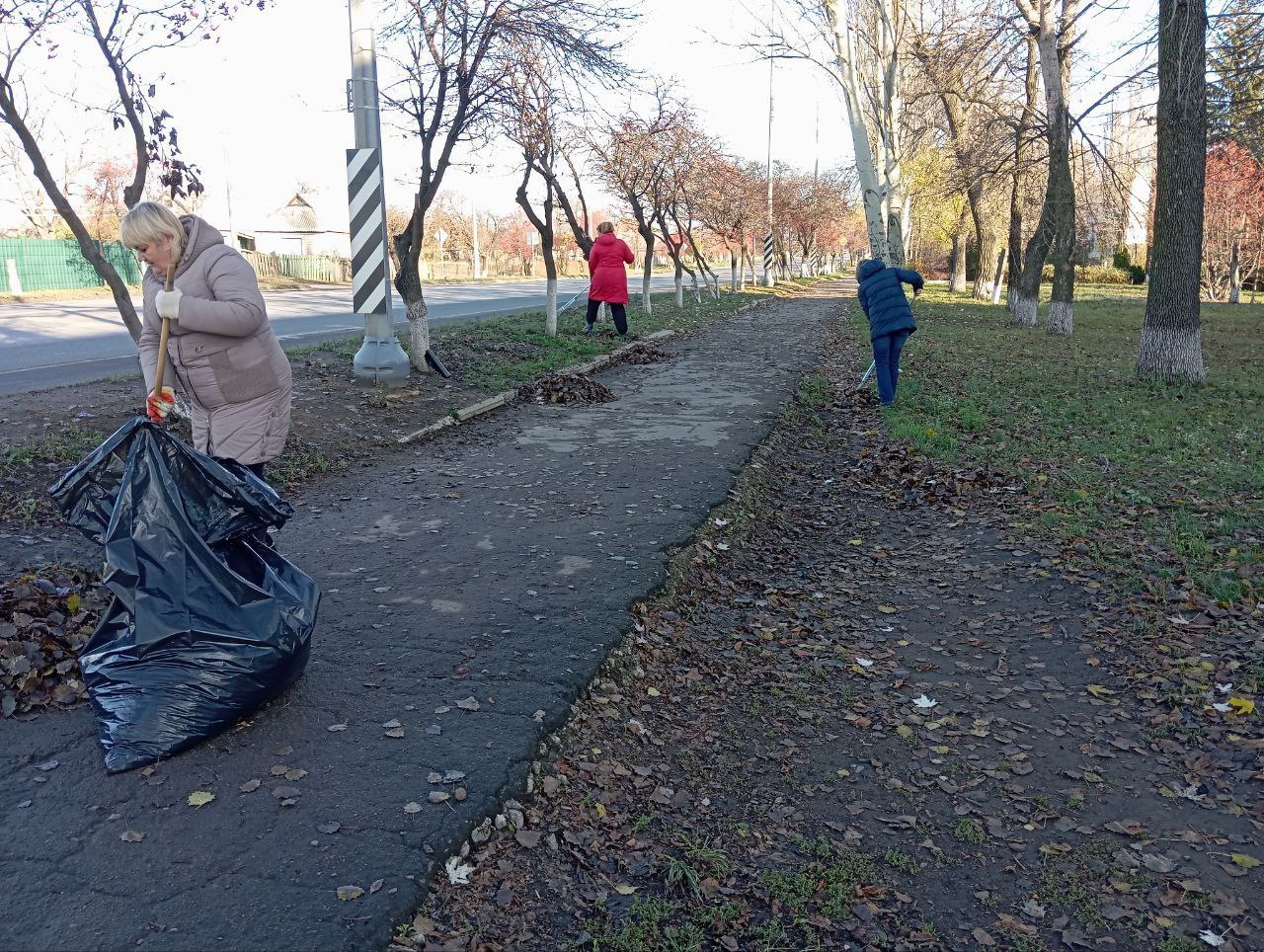 Сотрудники управления по обеспечению деятельности территорий администрации городского округа Енакиево приняли участие в общегородском субботнике Сотрудники управления по обеспечению деятельности территорий администрации городского округа Енакиево приняли участие в общегородском субботнике
