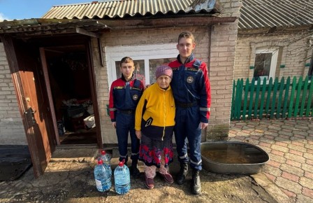 Добровольцы Донецкого РО ВСКС доставили 315 литров питьевой воды маломобильным и пожилым жителям Донецка