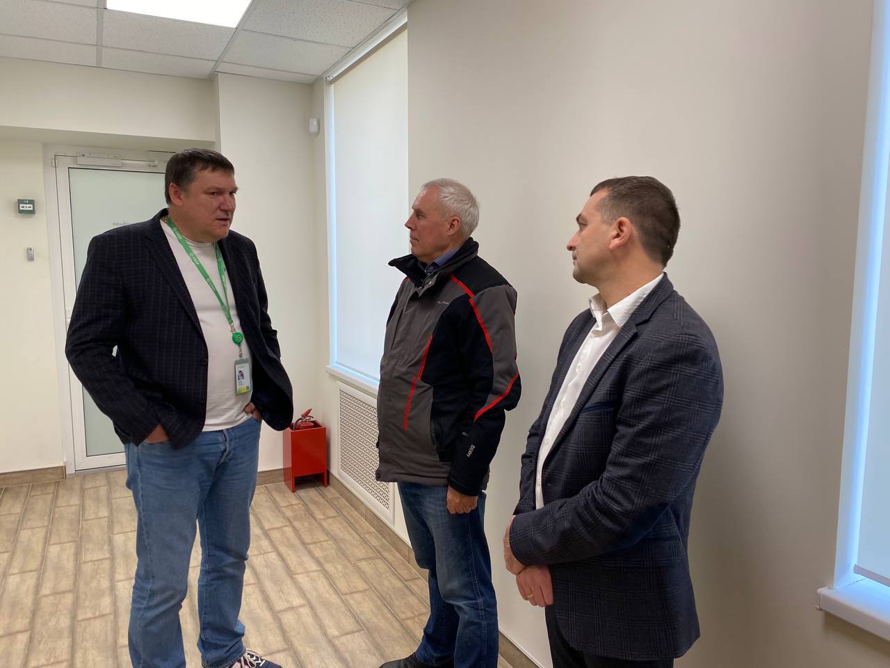 Евгений Поплавский: В ходе рабочего визита ознакомился с работой офиса Сбера в Харцызске, который находится на улице Вокзальной Евгений Поплавский: В ходе рабочего визита ознакомился с работой офиса Сбера в Харцызске, который находится на улице Вокзальной