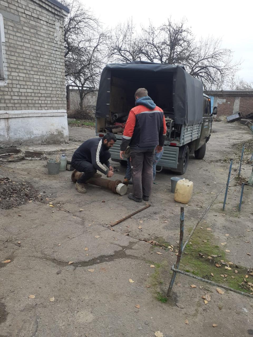 Аварийная бригада Ленобласти провела ремонт пожарных гидрантов в Енакиево Аварийная бригада Ленобласти провела ремонт пожарных гидрантов в Енакиево