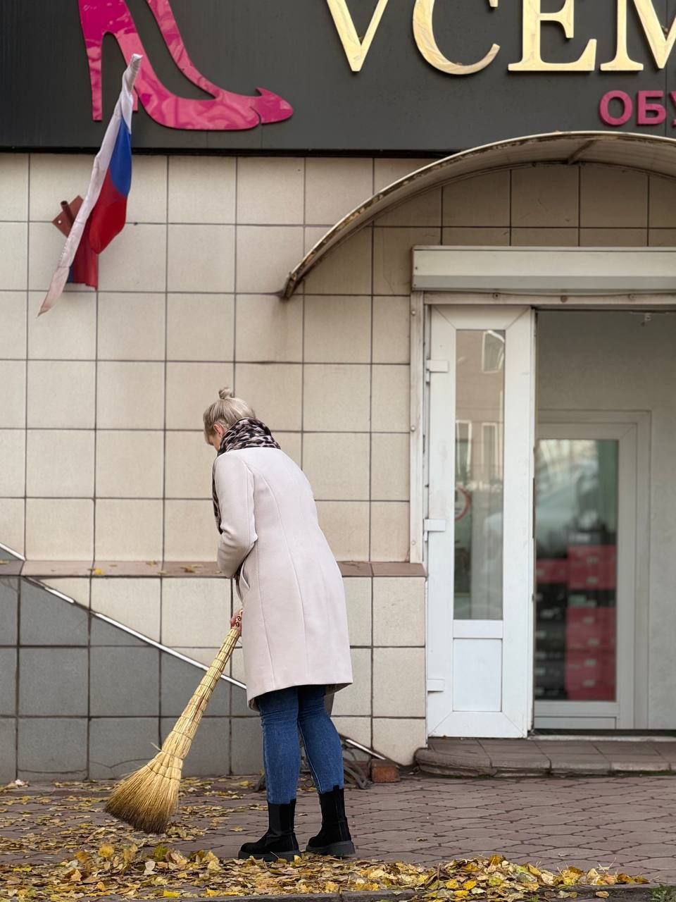 Игорь Мартынов: Предприниматели городского округа Енакиево приняли участие в общегородском субботнике Игорь Мартынов: Предприниматели городского округа Енакиево приняли участие в общегородском субботнике