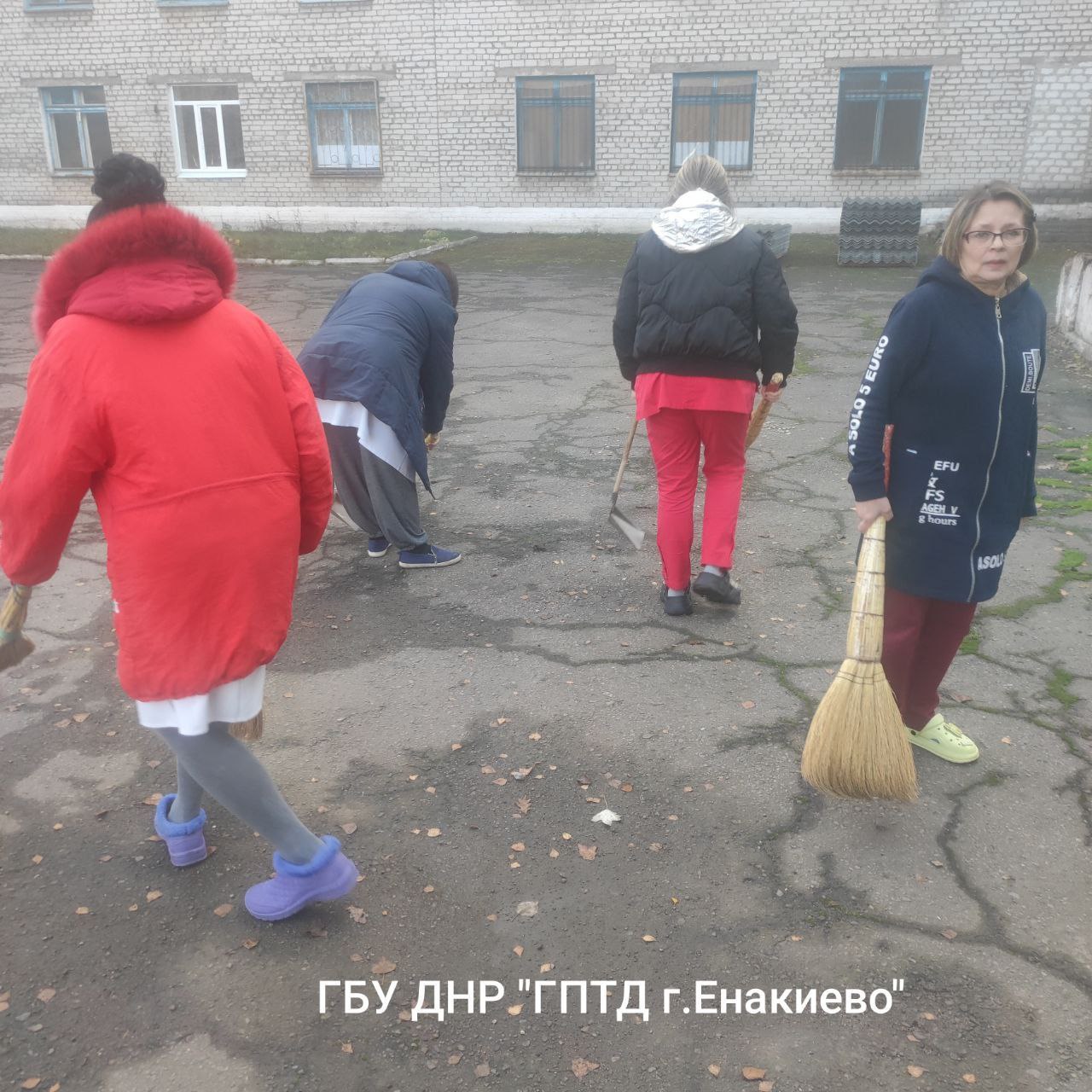 Работники учреждений здравоохранения приняли участие в общегородском субботнике Работники учреждений здравоохранения приняли участие в общегородском субботнике