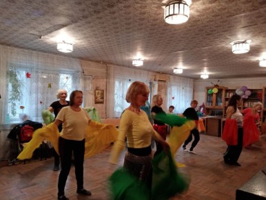 Валентин Левченко: В центре социального обслуживания населения Киевского района г.Донецка, в рамках партийного проекта единороссов «Старшее поколение», на постоянной основе проходят занятия по восточным танцам, рассчитанные...