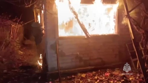 На пожаре в Снежном погиб мужчина