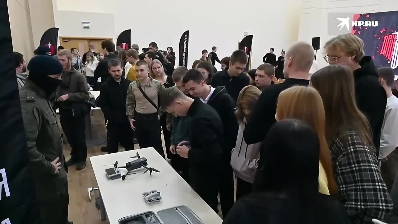 В ДНР сотрудники СОБРа и ОМОНа провели мастер-классы и лекции для молодежи