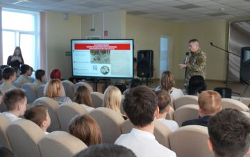 14 ноября в п.г.т. Мангуш состоялась агитационная встреча "Я-ЮНАРМИЯ"