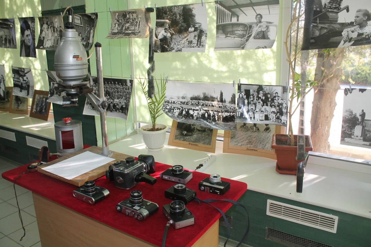 День старых фотографий прошёл в Мангушском местном отделении партии «Единая Россия» День старых фотографий прошёл в Мангушском местном отделении партии «Единая Россия»