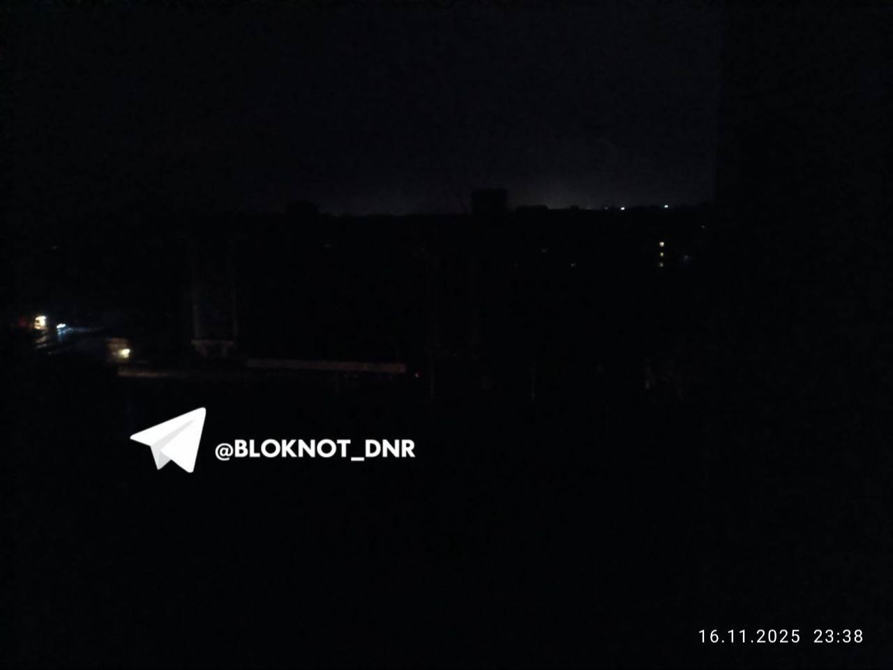 Донецк, судя по всему, обесточен полностью