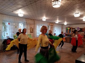 Валентин Левченко: В центре социального обслуживания населения Киевского района г.Донецка, в рамках партийного проекта единороссов «Старшее поколение», на постоянной основе проходят занятия по восточным танцам, рассчитанные...