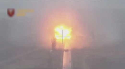 ВСУ пытаются нарушить логистику ВС РФ на Покровском направлении, поражаю трассу из Селидово на Покровск