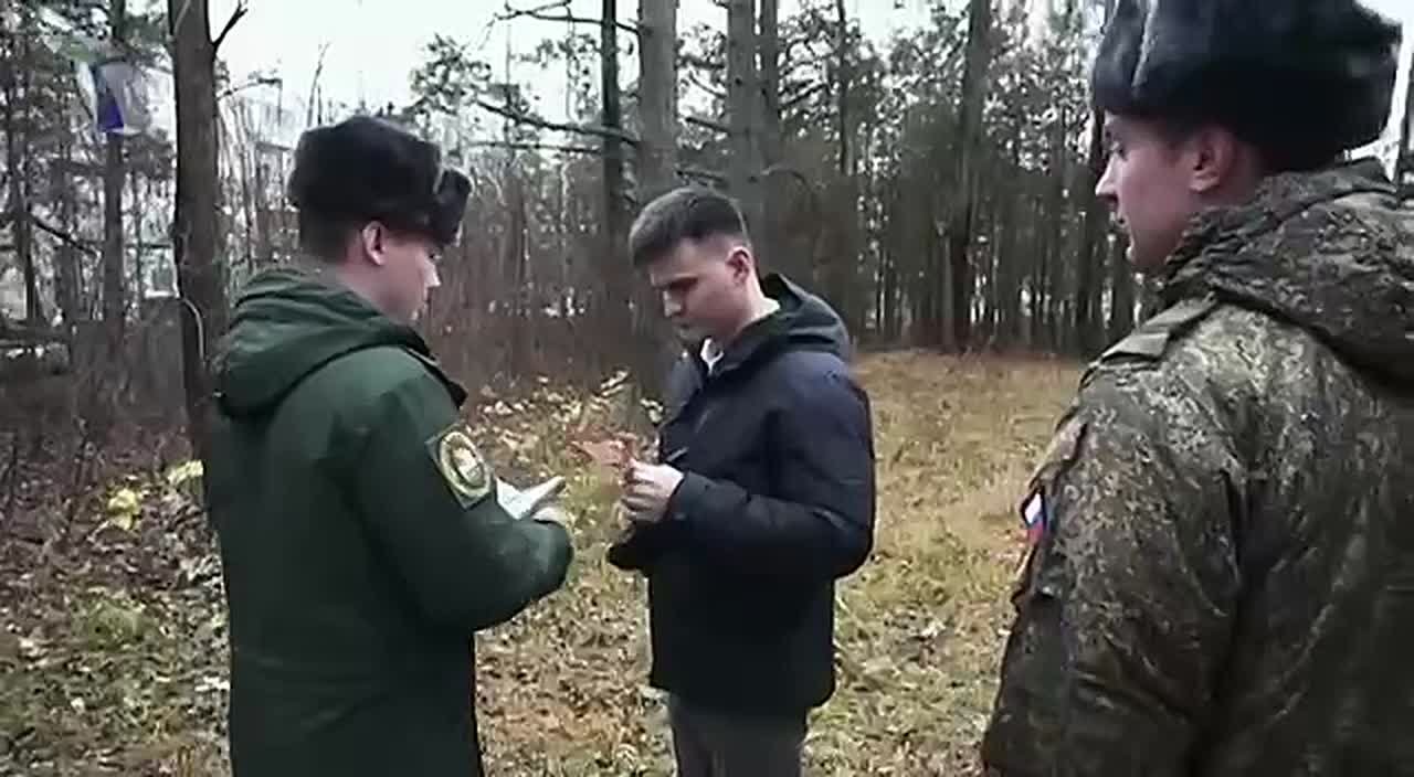 Сюжет на телеканале «Дзержинское ТВ»: следователи военного следственного отдела СК России по Мулинскому гарнизону провели рейд, с целью установления лиц, вступивших в гражданство РФ и не вставших на воинский учет