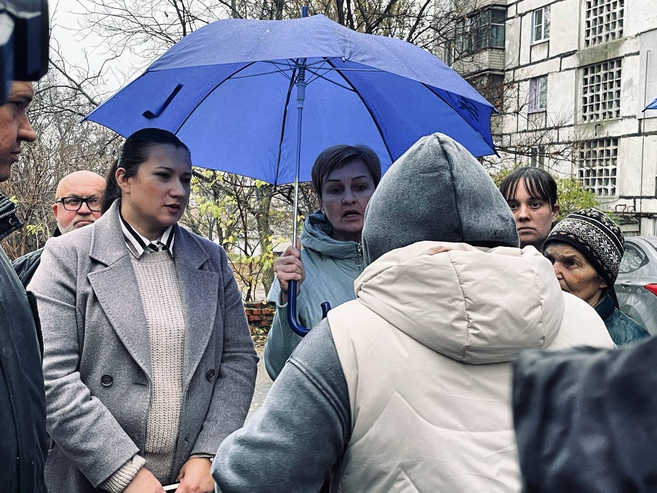 Председатель #Комитет_по_ЖКХ Анна Кондрыкинская пообщалась с жителями Ленинского района Донецка