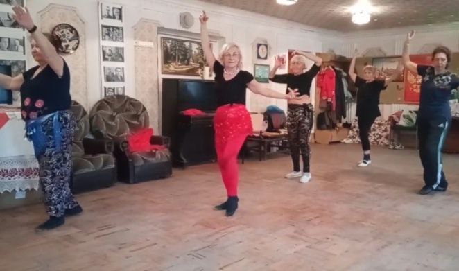 Валентин Левченко: В центре социального обслуживания населения Киевского района г.Донецка, в рамках партийного проекта единороссов «Старшее поколение», на постоянной основе проходят занятия по восточным танцам, рассчитанные... Валентин Левченко: В центре социального обслуживания населения Киевского района г.Донецка, в рамках партийного проекта единороссов «Старшее поколение», на постоянной основе проходят занятия по восточным танцам, рассчитанные...