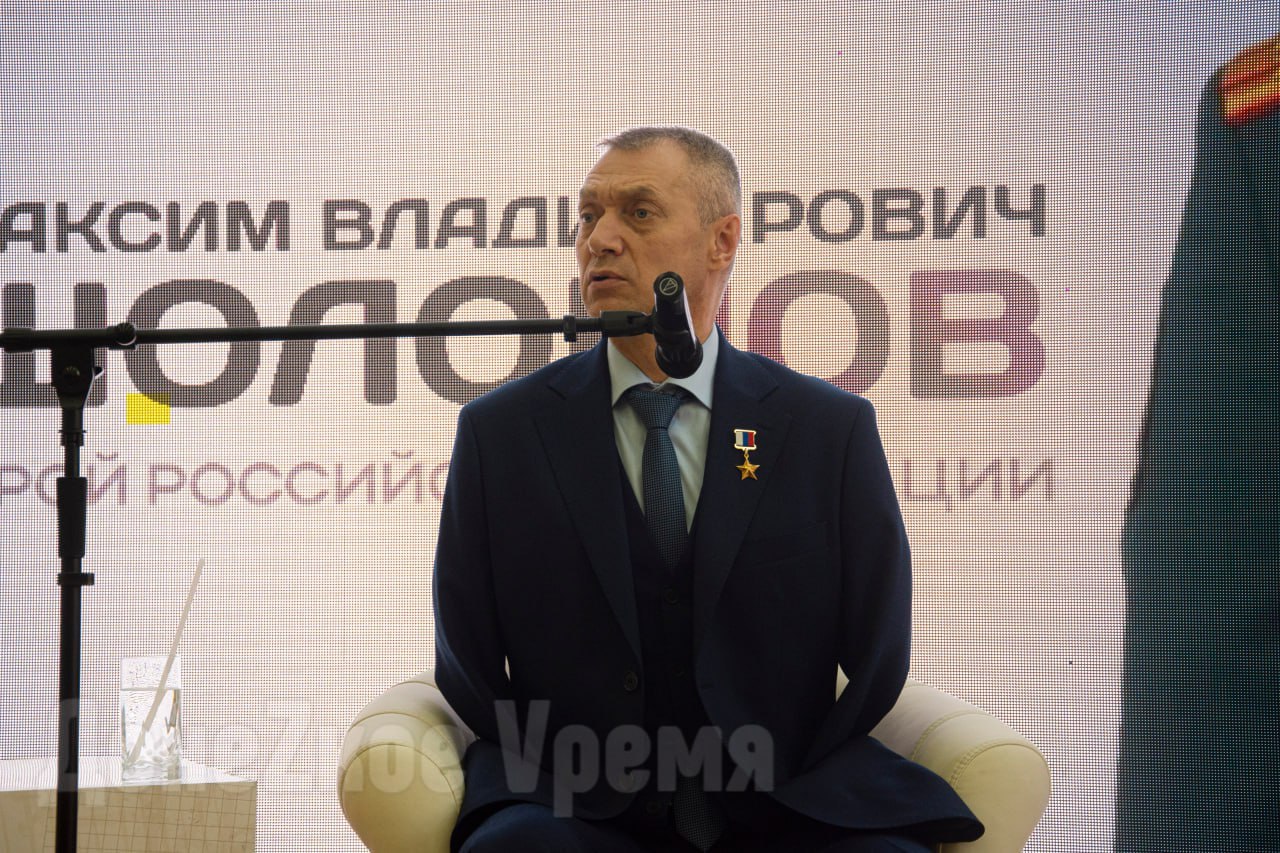 "У вас по-другому горят глаза": Герой России Максим Шоломов встретился с молодежью ДНР "У вас по-другому горят глаза": Герой России Максим Шоломов встретился с молодежью ДНР