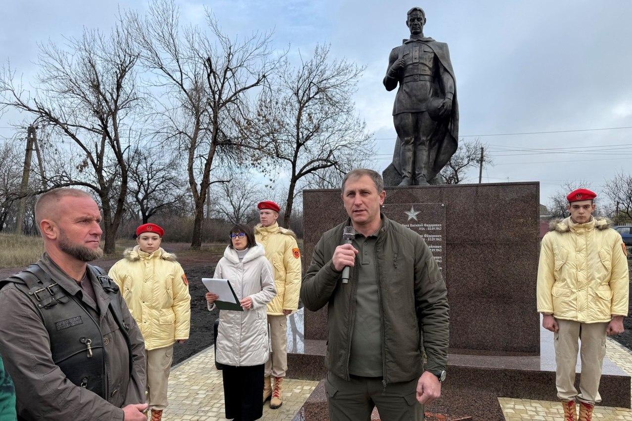 Дмитрий Огилец: В Шахтерске состоялась торжественная церемония открытия после реконструкции братской могилы Советских воинов, которая расположена на улице Николая Францевича Гастелло Дмитрий Огилец: В Шахтерске состоялась торжественная церемония открытия после реконструкции братской могилы Советских воинов, которая расположена на улице Николая Францевича Гастелло