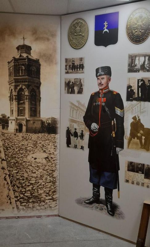В Мариуполе открылся «Зал памяти» полиции В Мариуполе открылся «Зал памяти» полиции