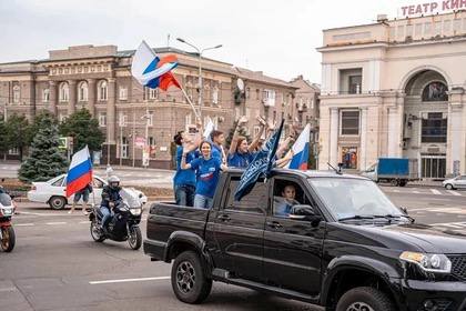 Глава Минмола ДНР Денис Шимановский поздравил МГЕР с 20-летием