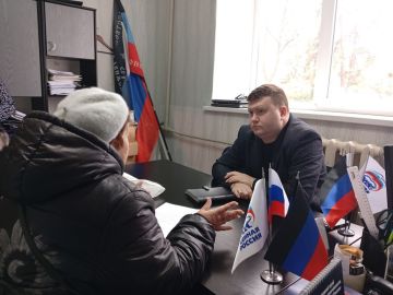 Председатель #Комитет_по_информационной_политике_и_информационным_технологиям Александр Черников провел прием граждан в общественной приемной партии «Единая Россия» Кировского района Донецка