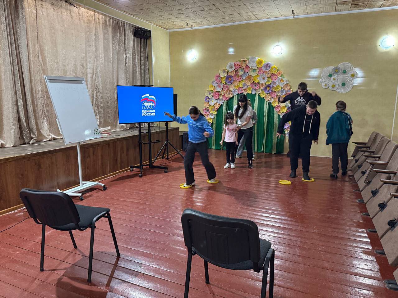 Дети — это маленькие создания, способные преобразить наше существование и наполнить его всеми цветами радуги Дети — это маленькие создания, способные преобразить наше существование и наполнить его всеми цветами радуги