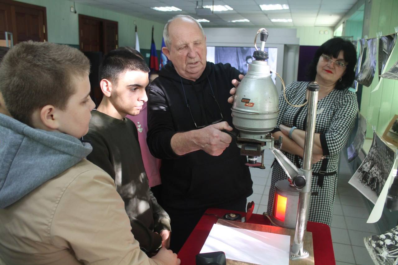 День старых фотографий прошёл в Мангушском местном отделении партии «Единая Россия» День старых фотографий прошёл в Мангушском местном отделении партии «Единая Россия»