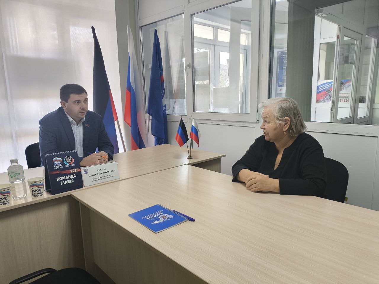 Провел в Амвросиевке приём граждан