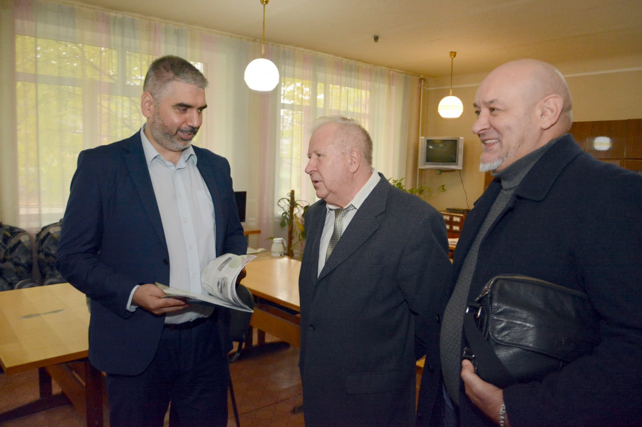 Алексей Дорофеев проверил условия для учебы донецких школьников